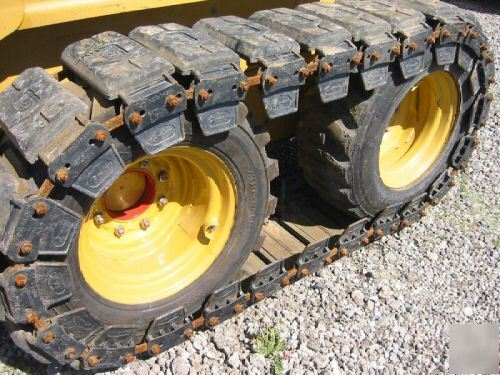 Caterpillar skid steer loader model: 226 w/ many attach