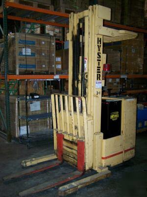 New hyster stand up forklift w/charger N30CR battery